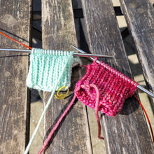 Indlæs billede til gallerivisning Lær at strikke 2 sokker på én gang - Workshop