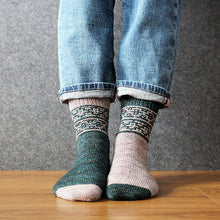 Indlæs billede til gallerivisning Emiliana Sokker - Strikkekit (2 par)