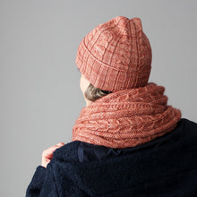 Indlæs billede til gallerivisning Old Rose Huen - Strikkekit