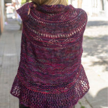 Indlæs billede til gallerivisning Chevron Delight Sjalet - Mohair og Ultimate Sock Strikkekit