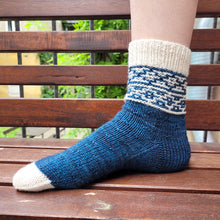 Indlæs billede til gallerivisning Emiliana Sokker - Strikkekit (2 par)