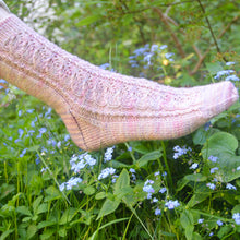 Indlæs billede til gallerivisning Forget-me-not Sokker - Strikkekit