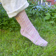 Indlæs billede til gallerivisning Forget-me-not Sokker - Strikkeopskrift