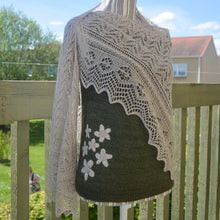 Indlæs billede til gallerivisning Havblik Sjalet - Silkpaca Strikkekit