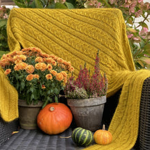 Indlæs billede til gallerivisning Old Rose Sjalet - Mechita og Mohair Strikkekit