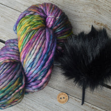 Indlæs billede til gallerivisning Strikkekit - Back to Basic Huen - Rasta (med pompom)