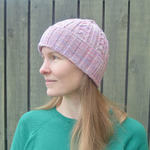 Indlæs billede til gallerivisning Old Rose Huen - Strikkekit