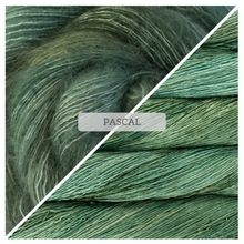 Indlæs billede til gallerivisning Old Rose Sjalet - Mechita og Mohair Strikkekit