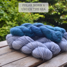 Indlæs billede til gallerivisning Garnpakke til Field Sweater i Arroyo med Mohair Bærestykke