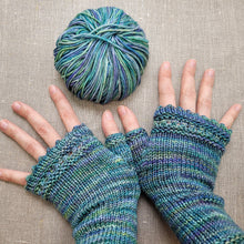 Indlæs billede til gallerivisning Susie Rogers' Pulsvarmere - Gratis Strikkeopskrift