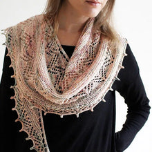 Indlæs billede til gallerivisning Shimmering Pearl Sjalet - Strikkeopskrift