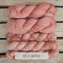 Indlæs billede til gallerivisning Chevron Delight Sjalet - Mohair og Ultimate Sock Strikkekit