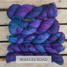 Indlæs billede til gallerivisning Chevron Delight Sjalet - Mohair og Ultimate Sock Strikkekit