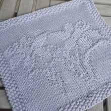 Indlæs billede til gallerivisning Strikkeopskrift - Klud med Påskeliljer