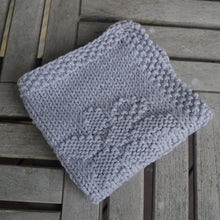 Indlæs billede til gallerivisning Strikkeopskrift - Klud med Påskeliljer