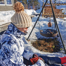 Indlæs billede til gallerivisning Strikkekit - Bonny Braid Huen (med pompom)