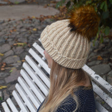 Indlæs billede til gallerivisning Bonny Braid Huen - Strikkeopskrift