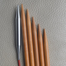 Indlæs billede til gallerivisning ChiaoGoo Strikkepindesæt til Huer, Red Lace + Bambus