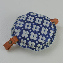 Indlæs billede til gallerivisning Målebånd med Yuzen Læderomslag