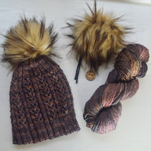 Indlæs billede til gallerivisning Strikkekit - Oktober Huen (med pompom)