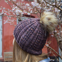 Indlæs billede til gallerivisning Strikkekit - Oktober Huen (med pompom)