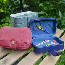 Indlæs billede til gallerivisning Rejseskrin til strikke- og sytilbehør