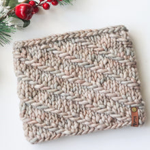 Indlæs billede til gallerivisning Whirlstream Halsedisse - Strikkeopskrift