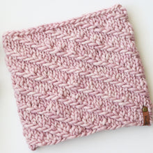 Indlæs billede til gallerivisning Whirlstream Halsedisse - Strikkeopskrift