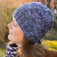 Indlæs billede til gallerivisning Whirlstream Hue - Strikkeopskrift