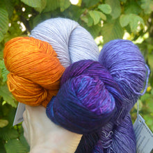 Indlæs billede til gallerivisning Only Yarn in the Building Sjalet - Mechita Strikkekit
