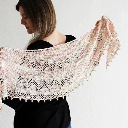 Shimmering Pearl Sjalet - Strikkeopskrift