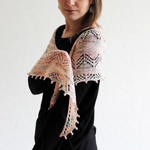 Shimmering Pearl Sjalet - Strikkeopskrift