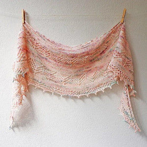 Shimmering Pearl Sjalet - Strikkeopskrift