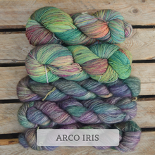 Indlæs billede til gallerivisning Chevron Delight Sjalet - Mohair og Ultimate Sock Strikkekit
